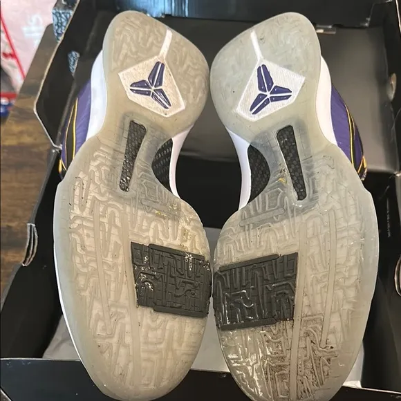 Kobe V Potro Men’s Sneakers