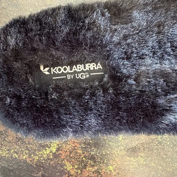 Koolaburra Black Fuzzy Slippers Size 3
