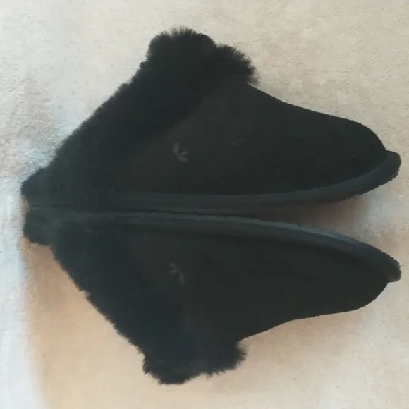 Koolaburra By Ugg Black Suede And Faux Fur Slippers Size 10 NWOT