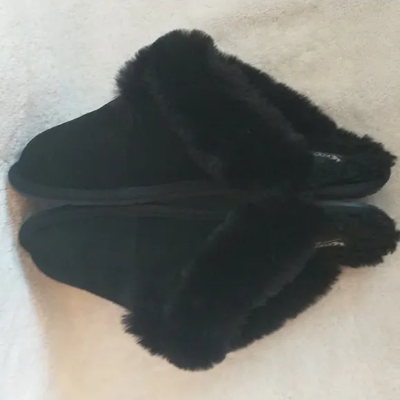 Koolaburra By Ugg Black Suede And Faux Fur Slippers Size 10 NWOT