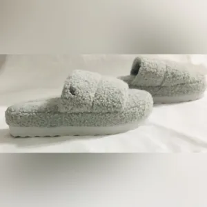 koolaburra by Ugg women’s Slides Fussy Slippers high cushion platform gray. 7