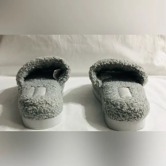 koolaburra by Ugg women’s Slides Fussy Slippers high cushion platform gray. 7