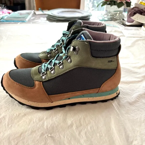 L. L. Bean Tek 2.5 Katahdin Hiking boots Shoes Sage green tan SZ. 10 M NWOT