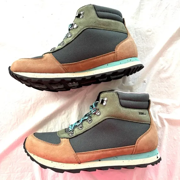L. L. Bean Tek 2.5 Katahdin Hiking boots Shoes Sage green tan SZ. 10 M NWOT