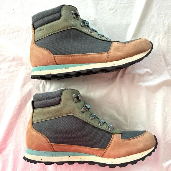 L. L. Bean Tek 2.5 Katahdin Hiking boots Shoes Sage green tan SZ. 10 M NWOT