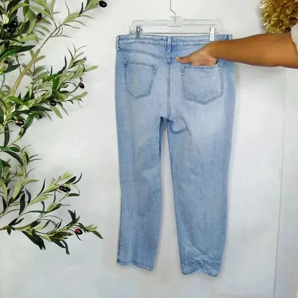 L'AGENCE Women's Low Rise Straight Jeans - Size 31 - Light Wash