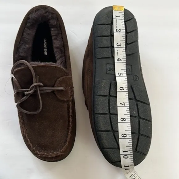 𝅺Lands End brown suede sterling fur lined laced moccasin slippers