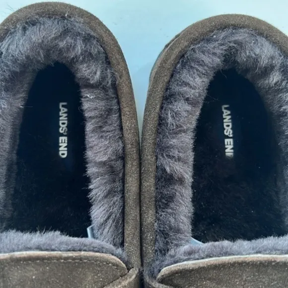 𝅺Lands End brown suede sterling fur lined laced moccasin slippers