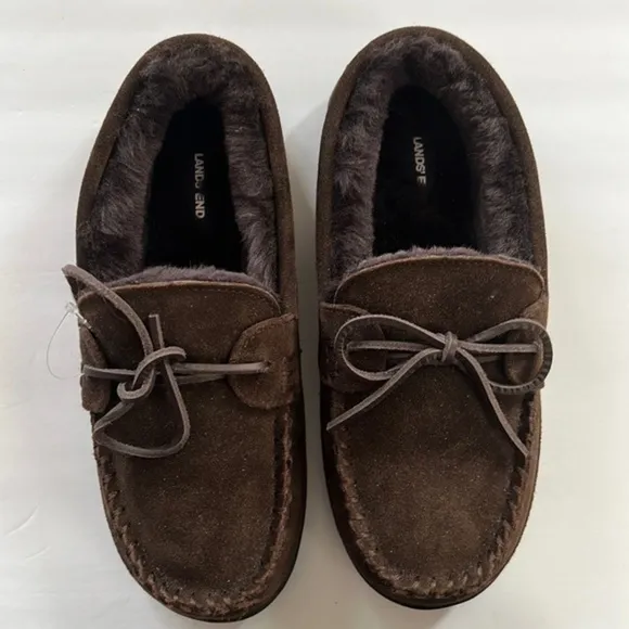 𝅺Lands End brown suede sterling fur lined laced moccasin slippers