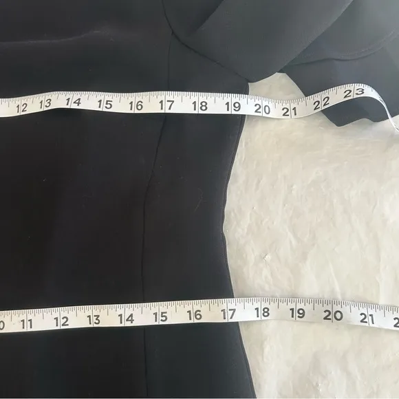 LAUREN RALPH LAUREN Flutter Bell Sleeve Black Sheath Dress Size 10 Knee Length