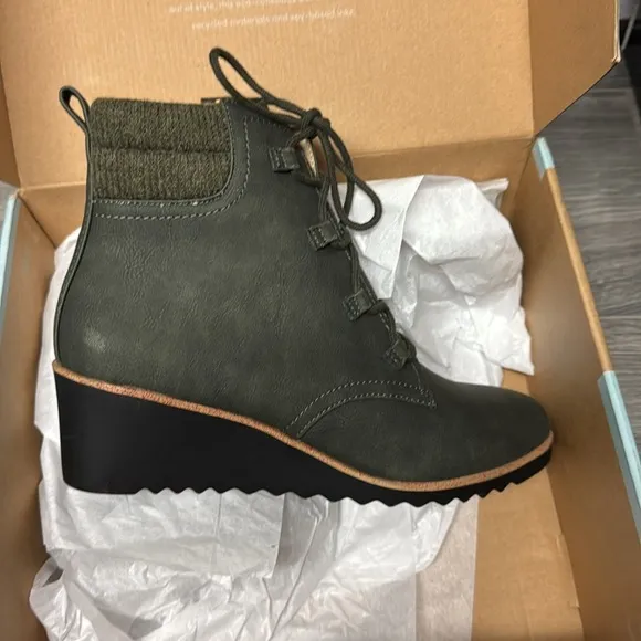 LifeStride Womens Zone Leather Ankle Wedge Boots