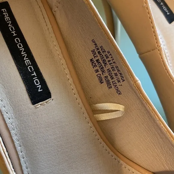Like NEW French Connection Minimalist Office Pointed Toe Office Pumps Size 8.5