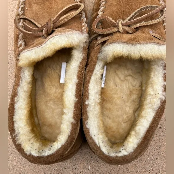 L.L. Bean Kids Wicked Good Mocs Slippers Hard Bottom Lamb’s Fur Sz 4 Girl Boy