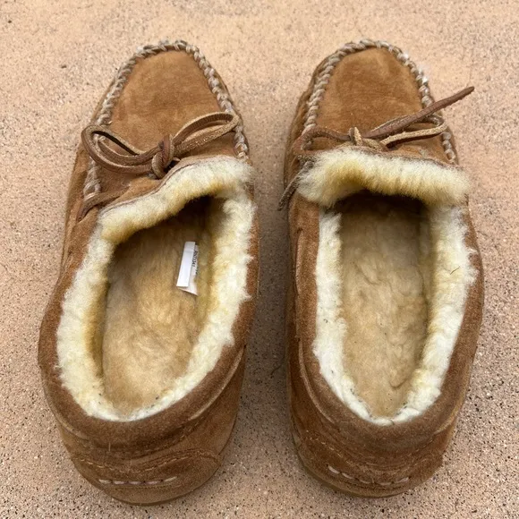 L.L. Bean Kids Wicked Good Mocs Slippers Hard Bottom Lamb’s Fur Sz 4 Girl Boy