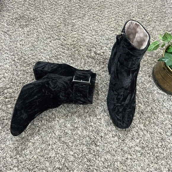 Louise et Cie Babette Crushed Velvet Buckle Ankle Boots Black Women's 7.5 M Zip