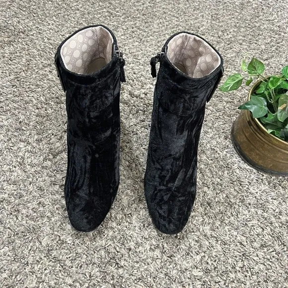 Louise et Cie Babette Crushed Velvet Buckle Ankle Boots Black Women's 7.5 M Zip