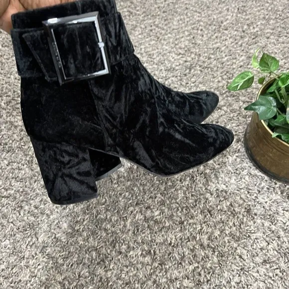 Louise et Cie Babette Crushed Velvet Buckle Ankle Boots Black Women's 7.5 M Zip