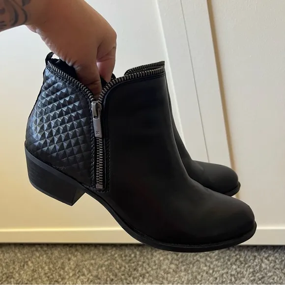 Lucky Brand Women’s Black Textured Basel Leather‎ Zip Booties Boots Size 8.5