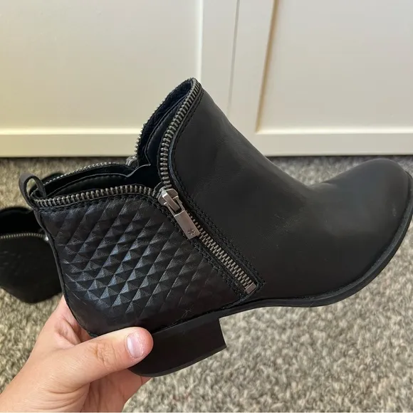 Lucky Brand Women’s Black Textured Basel Leather‎ Zip Booties Boots Size 8.5