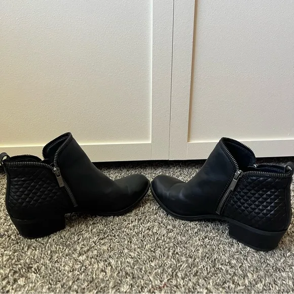 Lucky Brand Women’s Black Textured Basel Leather‎ Zip Booties Boots Size 8.5