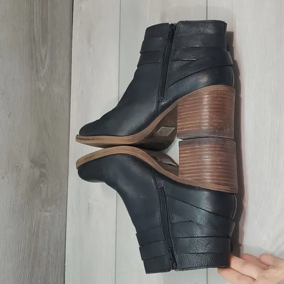 Lucky Brand Womens Raisa Ankle Leather Block Heels Moto Boots shoes sz 9M