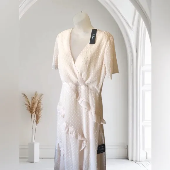 Lulu’s NWT Cream long dress SZ L fairy beach wedding Quiet luxury rich girl NEW