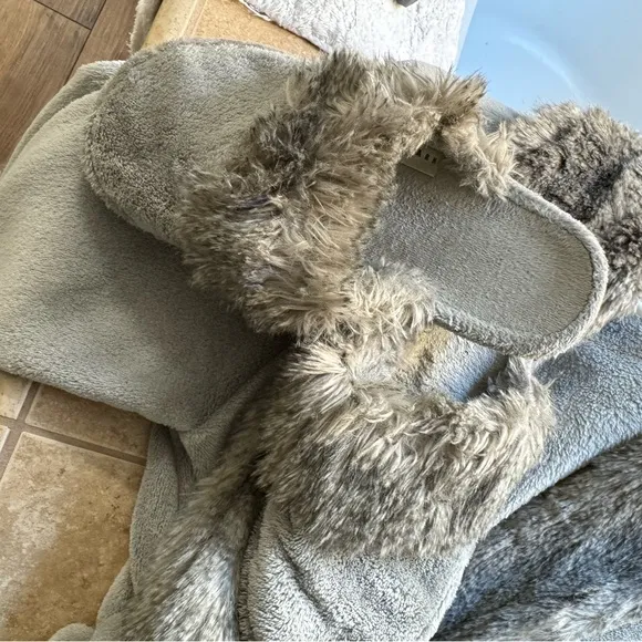 Luxurious Gray Faux Fur Trimmed Robe