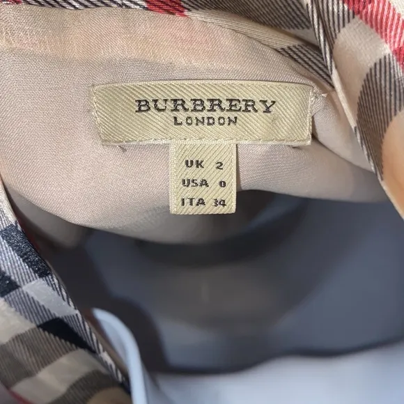 Luxury Burberry silk pleated beige belted Dress