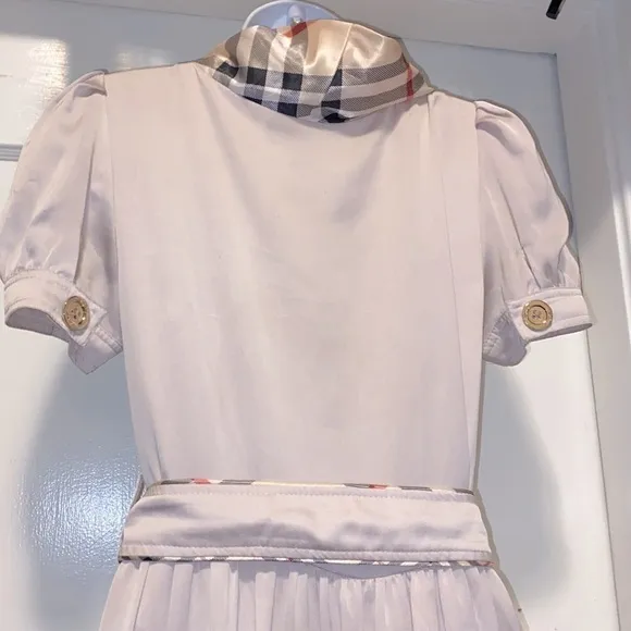 Luxury Burberry silk pleated beige belted Dress