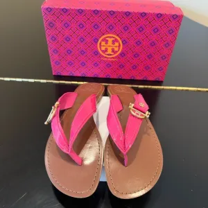 Luxury Minimalist Summer Beach Tory Burch Patent Leather Sandal/Shoe