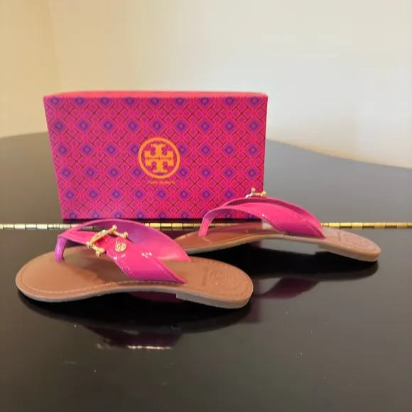 Luxury Minimalist Summer Beach Tory Burch Patent Leather Sandal/Shoe