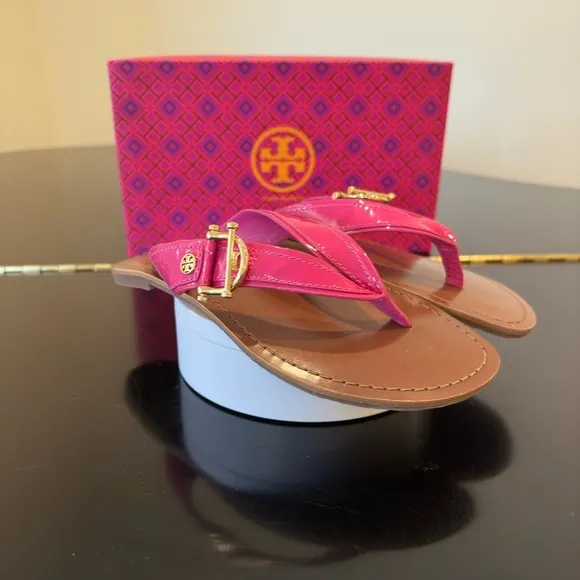 Luxury Minimalist Summer Beach Tory Burch Patent Leather Sandal/Shoe