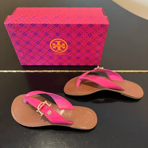 Luxury Minimalist Summer Beach Tory Burch Patent Leather Sandal/Shoe
