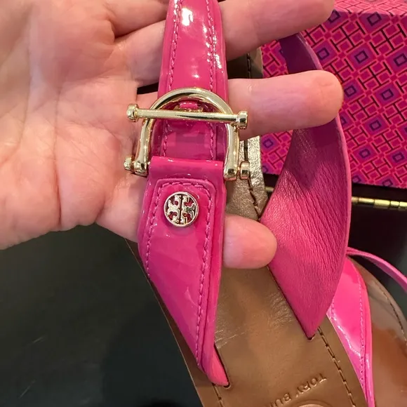 Luxury Minimalist Summer Beach Tory Burch Patent Leather Sandal/Shoe