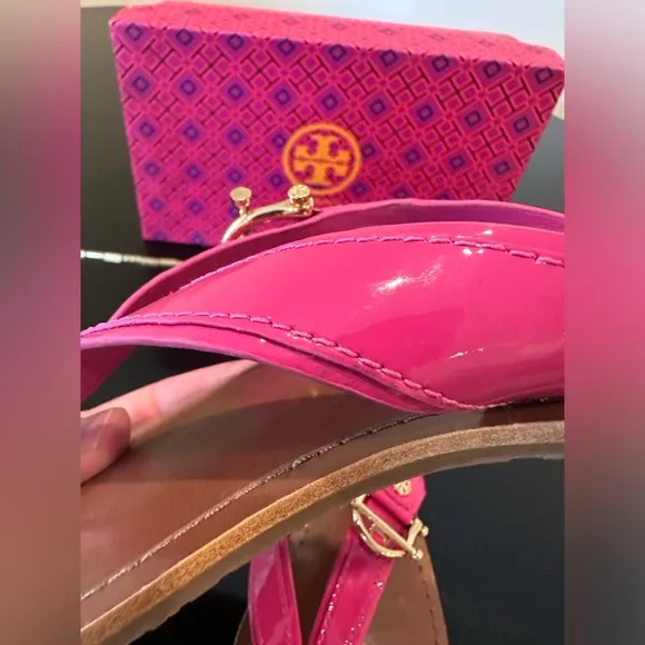 Luxury Minimalist Summer Beach Tory Burch Patent Leather Sandal/Shoe
