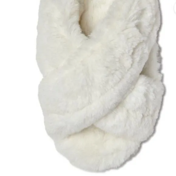 Madden NYC White Faux Fur Criss Cross Platform Slippers Size 9