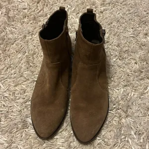 Marc Fisher Rail Casual Ankle Boots Womens Size 9.5 Brown Nubuck Leather Zip