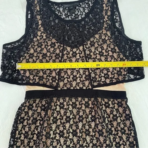 Marc Jacobs Dahlia Luxury Lace Overlay Sleeveless Cocktail Dress Black and Cream