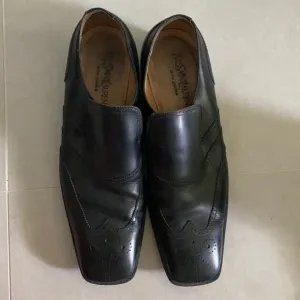 Men Yves saint Laurent size 42 US size 9 black dressy elegant casual shoes