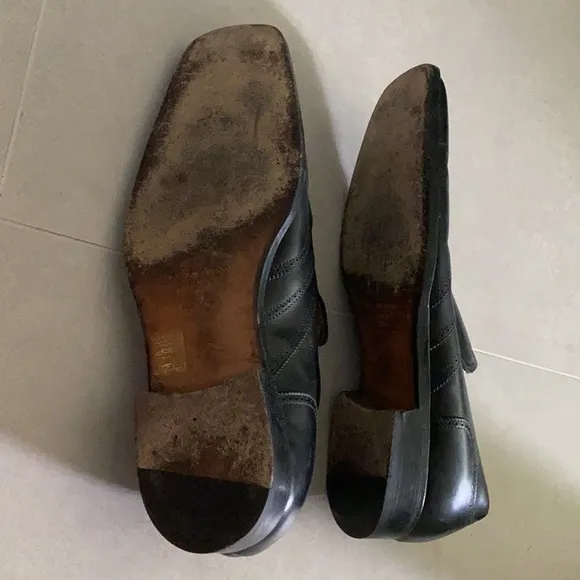 Men Yves saint Laurent size 42 US size 9 black dressy elegant casual shoes