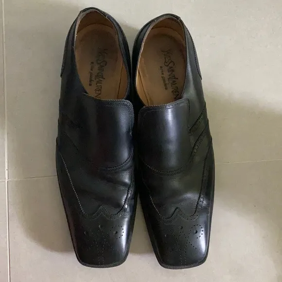 Men Yves saint Laurent size 42 US size 9 black dressy elegant casual shoes