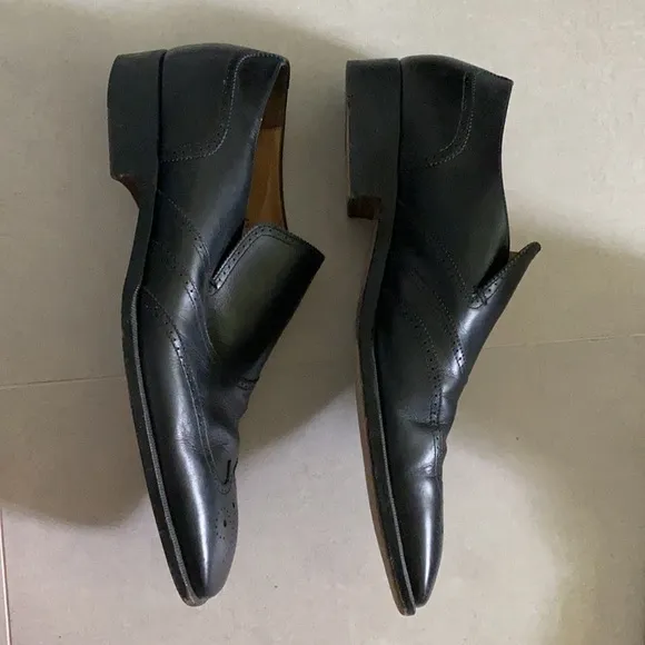 Men Yves saint Laurent size 42 US size 9 black dressy elegant casual shoes