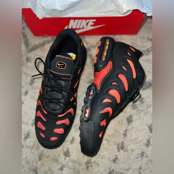 men’s Nike AirMax Plus Drift - Crimson and Black