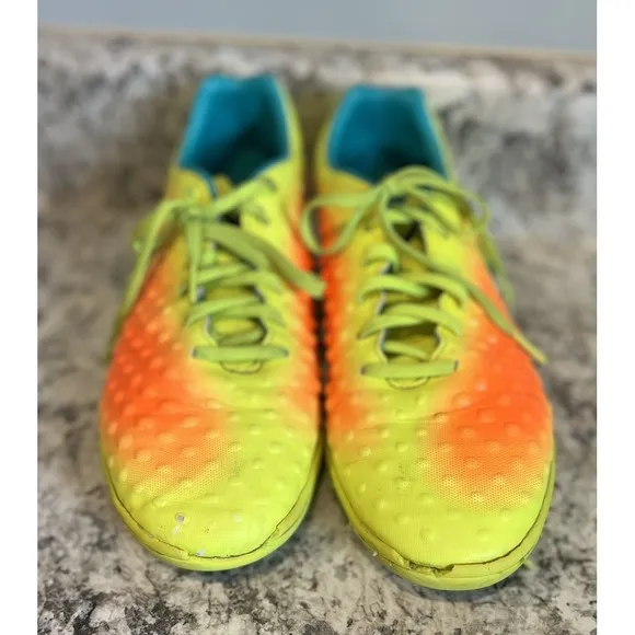 Men's Nike Magista Onda II SZ 10.5 Indoor Soccer Shoes - Used