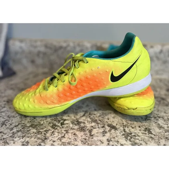Men's Nike Magista Onda II SZ 10.5 Indoor Soccer Shoes - Used