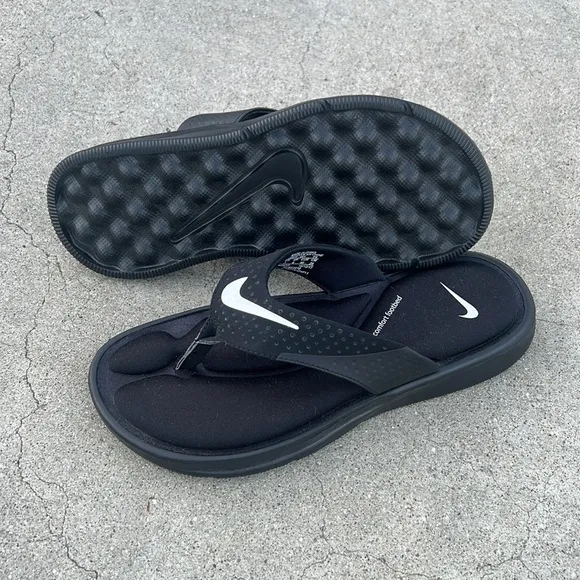 MENS NIKE ULTRAS COMFORTSTHONGS TRIPLE BLACKS WHITES FOOTBEDS