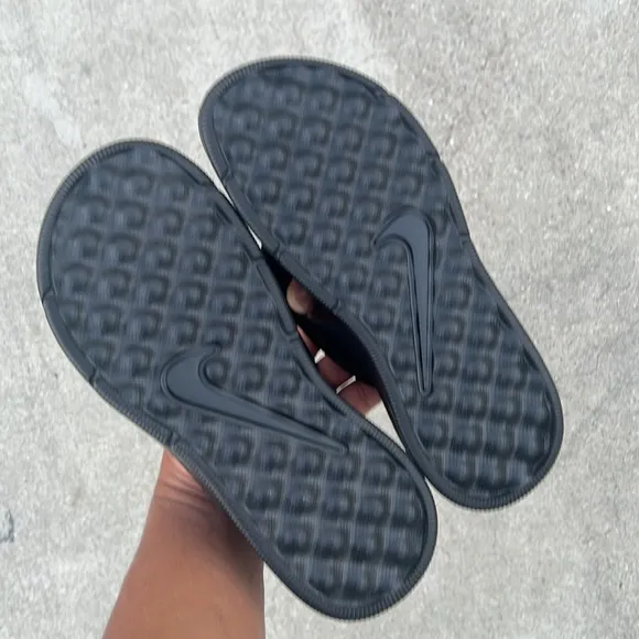 MENS NIKE ULTRAS COMFORTSTHONGS TRIPLE BLACKS WHITES FOOTBEDS