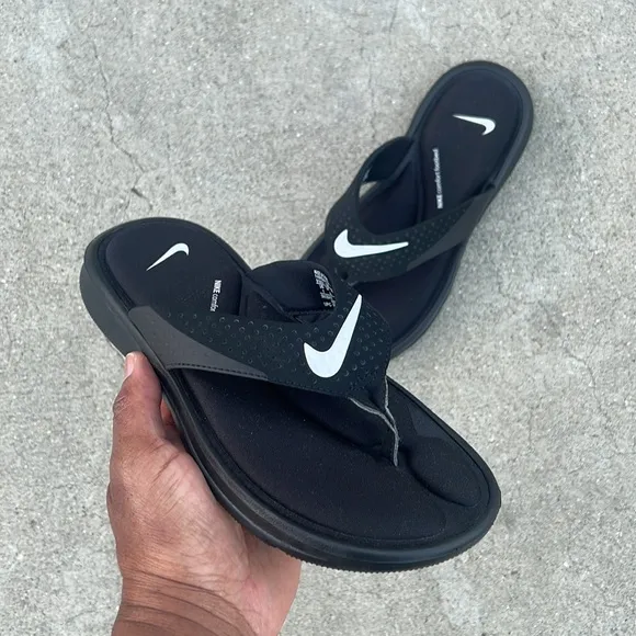 MENS NIKE ULTRAS COMFORTSTHONGS TRIPLE BLACKS WHITES FOOTBEDS