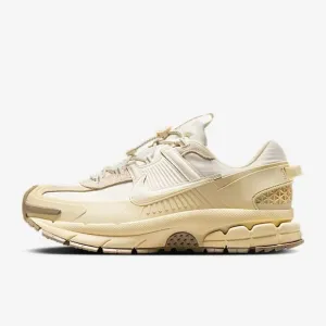 Mens- Sz. 10.5 Nike Air Zoom Vomero Roam WINTERIZED ColorPale Ivory/Light Khaki