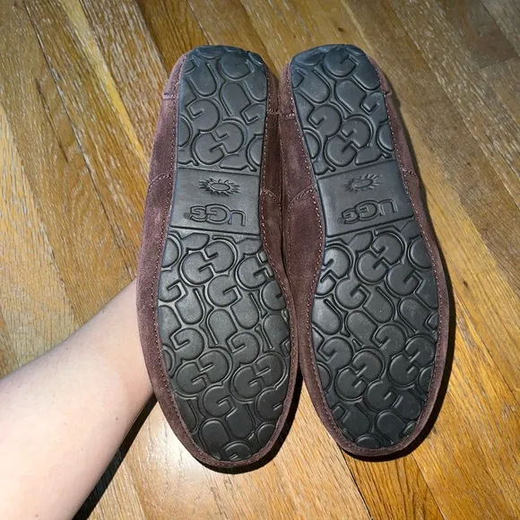 Men’s UGG slippers size 10